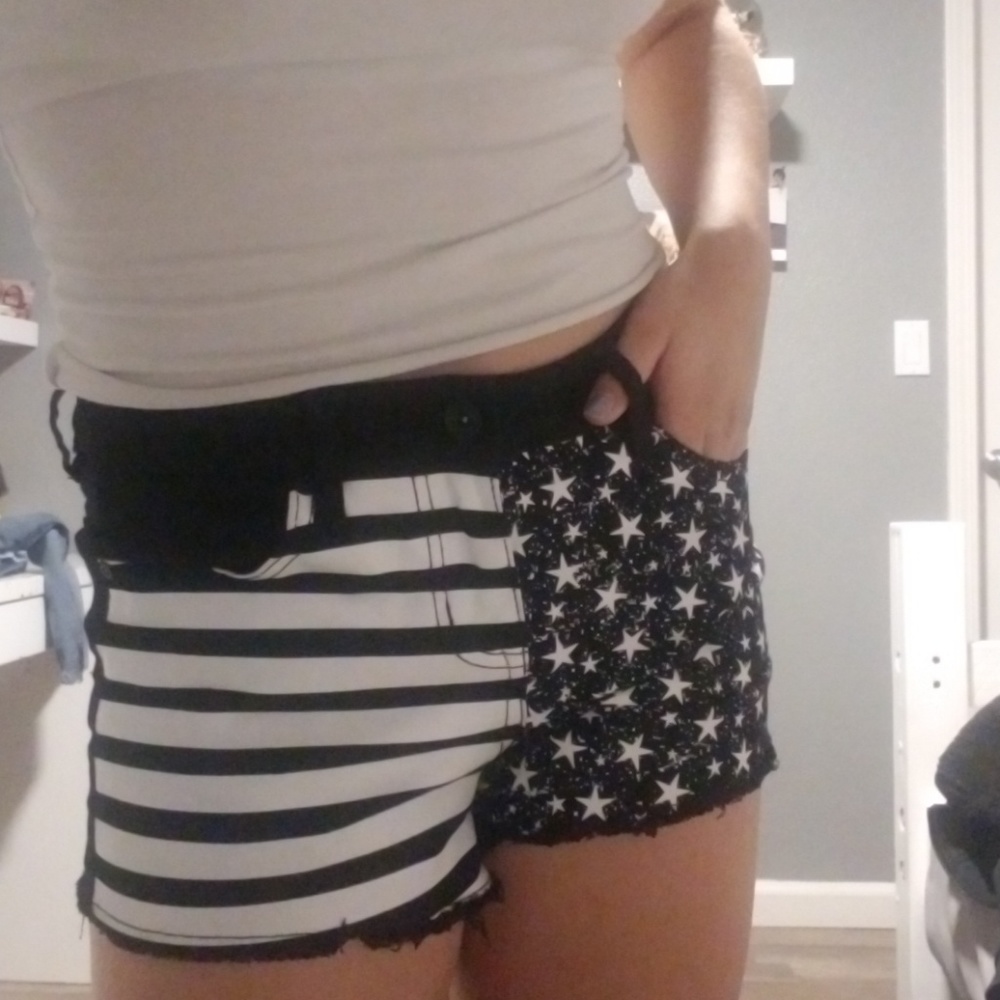 Low rise star/striped shorts